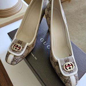 Gucci - GG Logo Canvas Pumps - Size: 9B US; Serial # 171148; Leather Trim